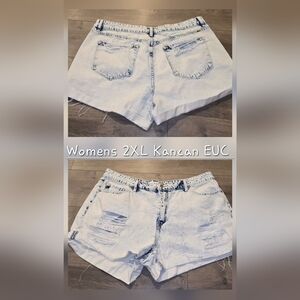 KanCan Women's Light Wash Distressed Jean Shorts